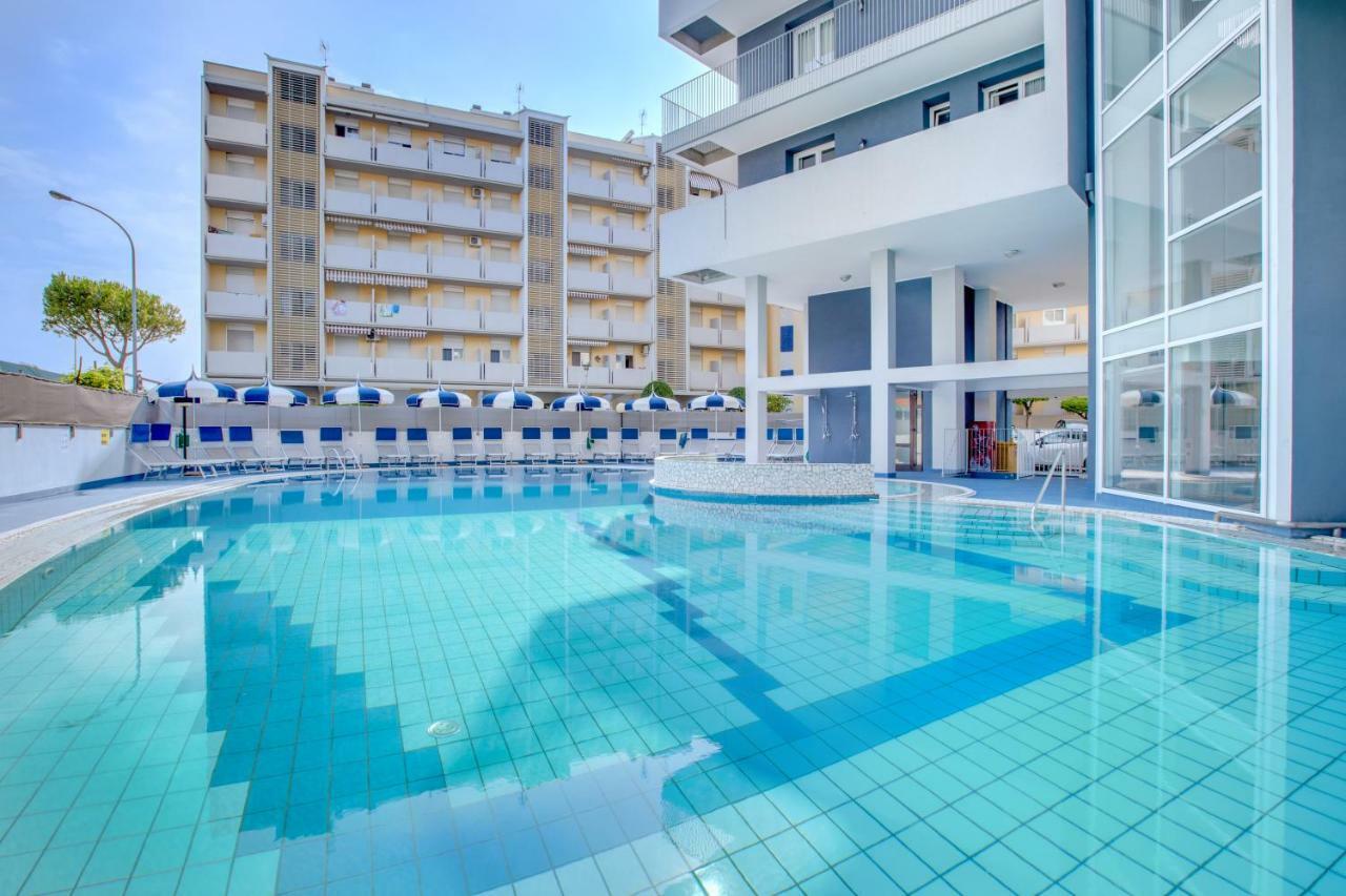 Apartaments Suites Ambassador Caorle Dış mekan fotoğraf